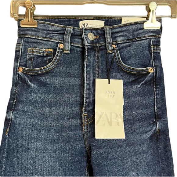 NWT! Zara vintage skinny jeans. Medium wash - Picture 3 of 15